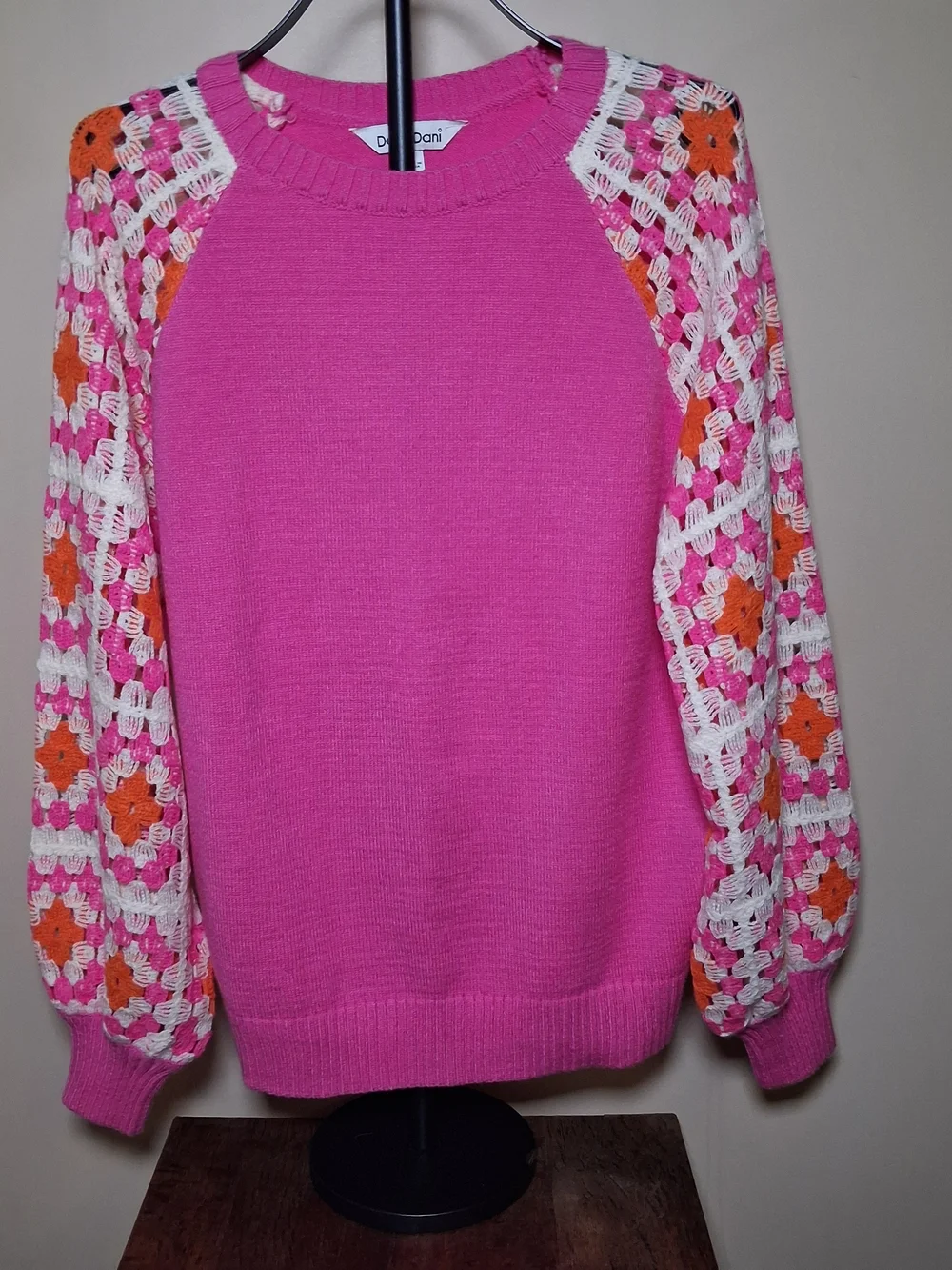 Davi & Dani Women’s Crochet Sleeve Pink Knit Sweater; Size S - Picture 4 of 11